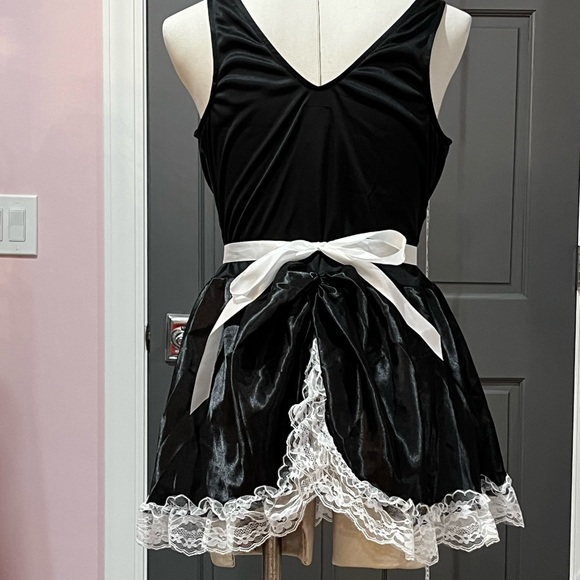 French Maid Costume - Picture 3 of 7